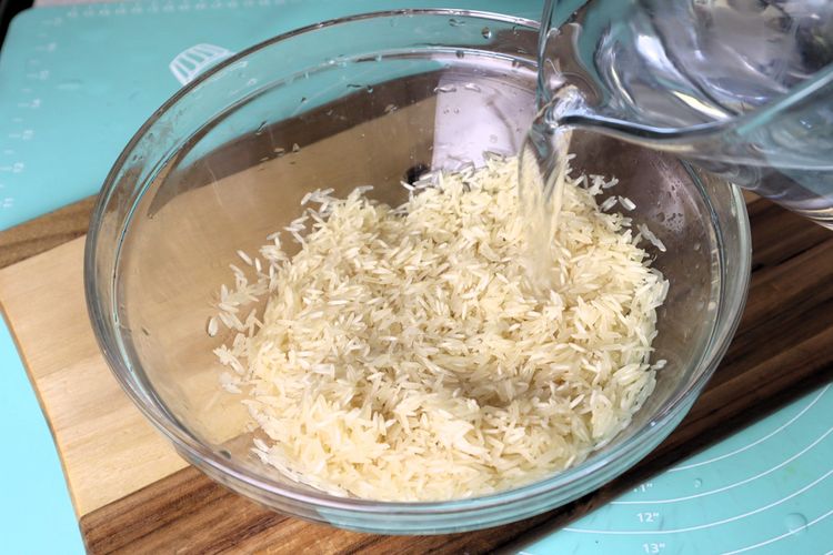 Step 1.5: Soak 2 cup of basmati rice in water for about 20 minutes