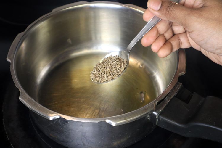 Step 3.1: Add 2 tsp of cumin seeds to the hot ghee