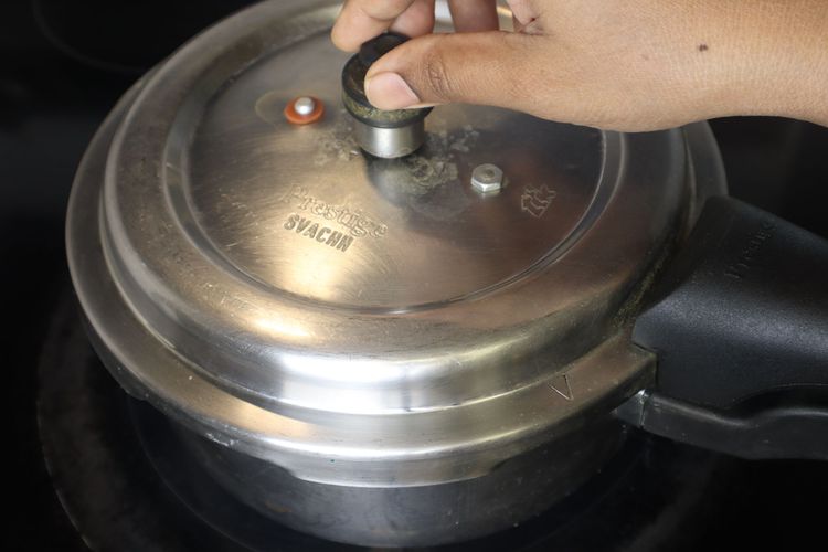 Step 7.1: Let the pressure release naturally before opening the lid