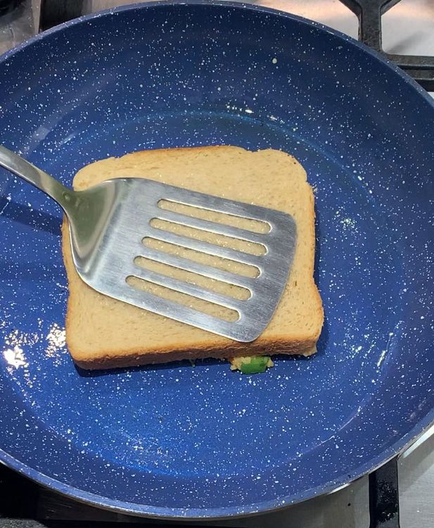 Step 1.2: Place the bread slices on the pan with the potato mixture facing down