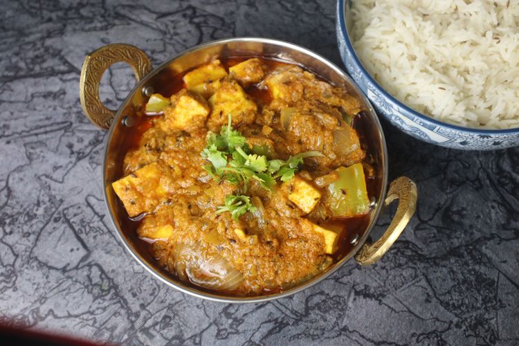 Step 6.1: Serve the paneer curry hot with jeera rice, paratha, or naan for a delicious and hearty meal