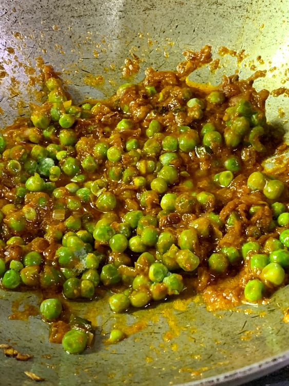 Step 2.1: Add peas, stir and cook for another 2-3 minutes