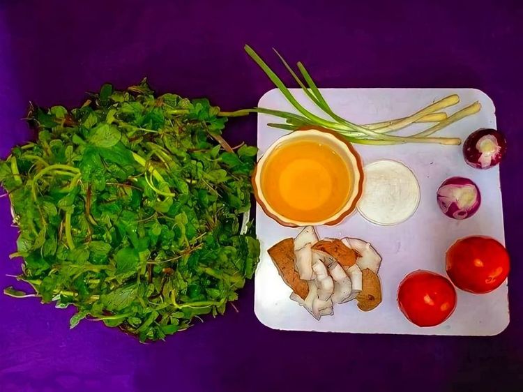 Step 1.1: Pluck as many vegetables as you can because they shrink during preparation, reducing the quantity