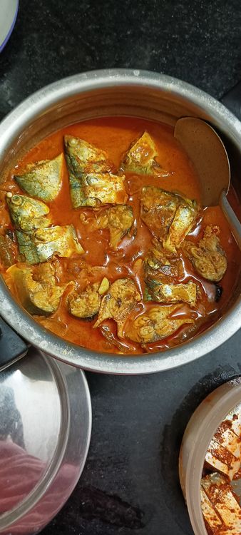 Step 6.1: Garnish with fried shallots and fresh curry leaves