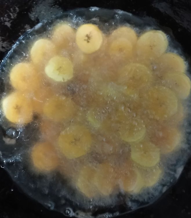 Step 1.1: Put the sliced plantain in the oil for about 3 to 5 minutes
