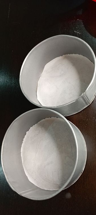 Step 1.1: Prepare the baking tins and pour in the cake batter
