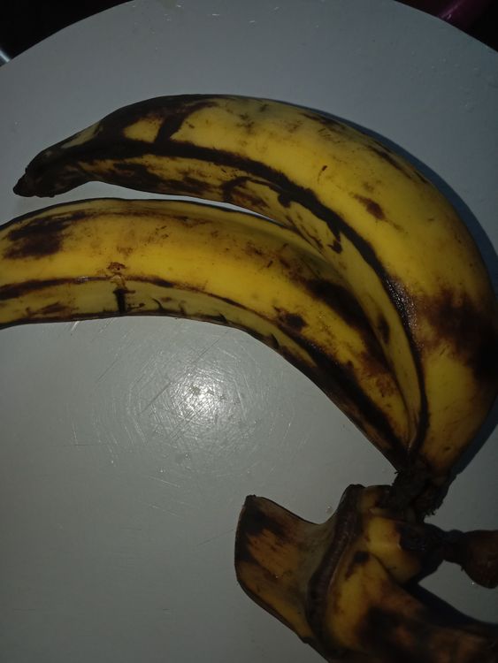 Step 1.1: Soak the plantain slices in salted water for 30 minutes