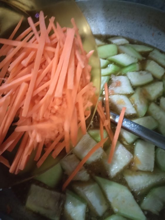 Step 1.1: When the water starts to boil, add the ribbed/sponge gourd (patola) and carrots