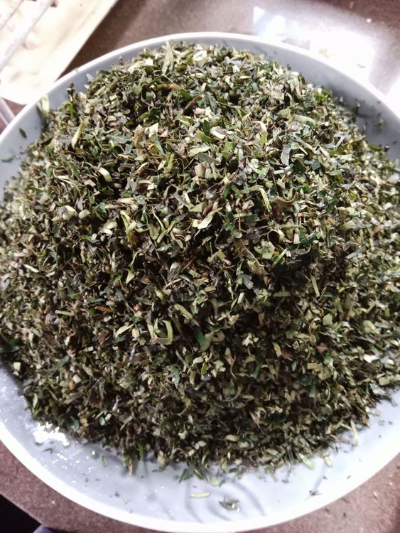 Step 1.2: Finally, add atama leaves, stir, and add additional crayfish, salt, oil, and chopped onions