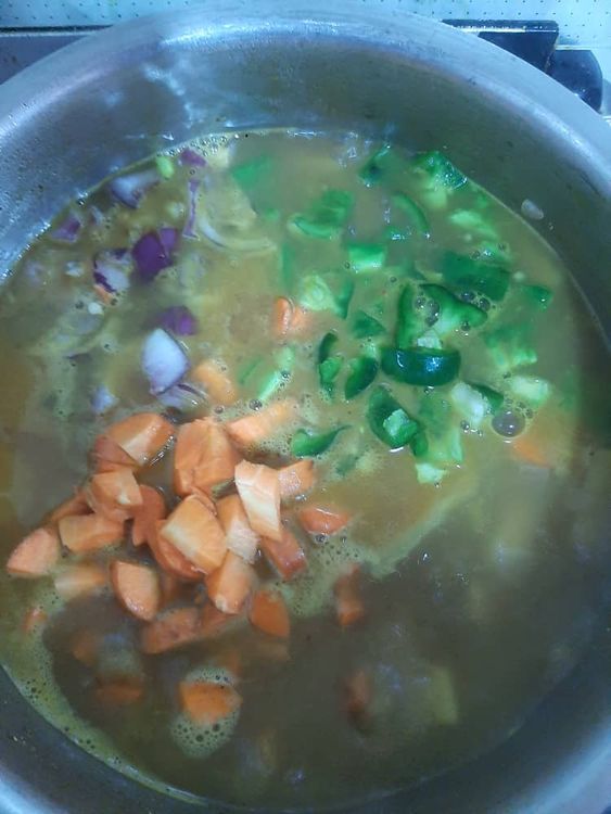 Step 2.1: Let the vegetables boil together with the rest of the ingredients