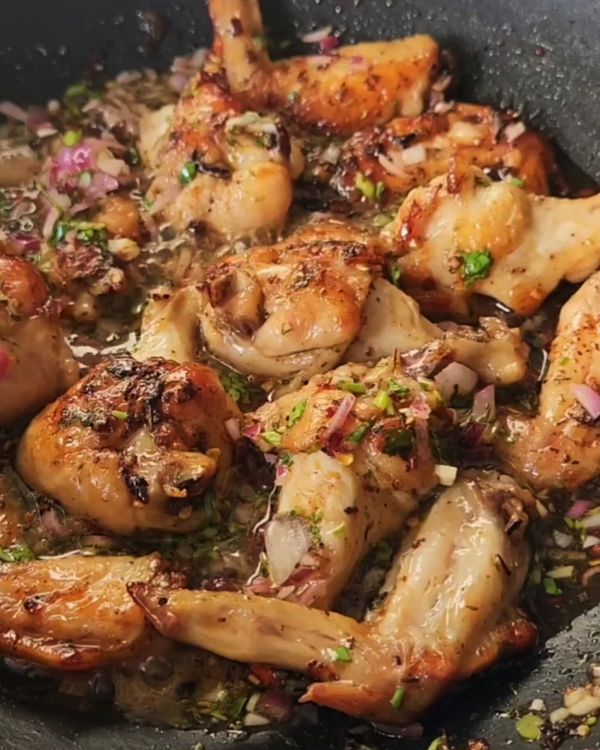 Step 1.1: Add the marinated chicken wings in a single layer