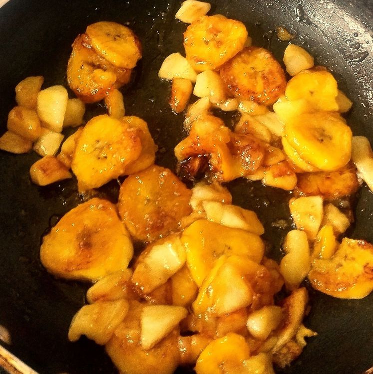 Step 1.1: Mix the caramelized sugar with the banana and jackfruit mixture