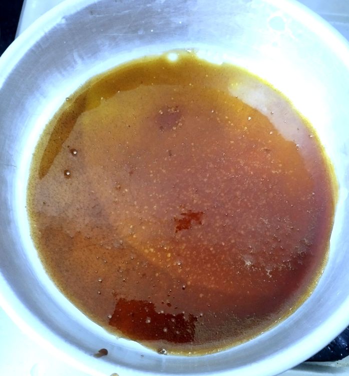 Step 1.1: Pour the caramelized syrup into a medium-hot 7-inch cake tin, spreading it evenly