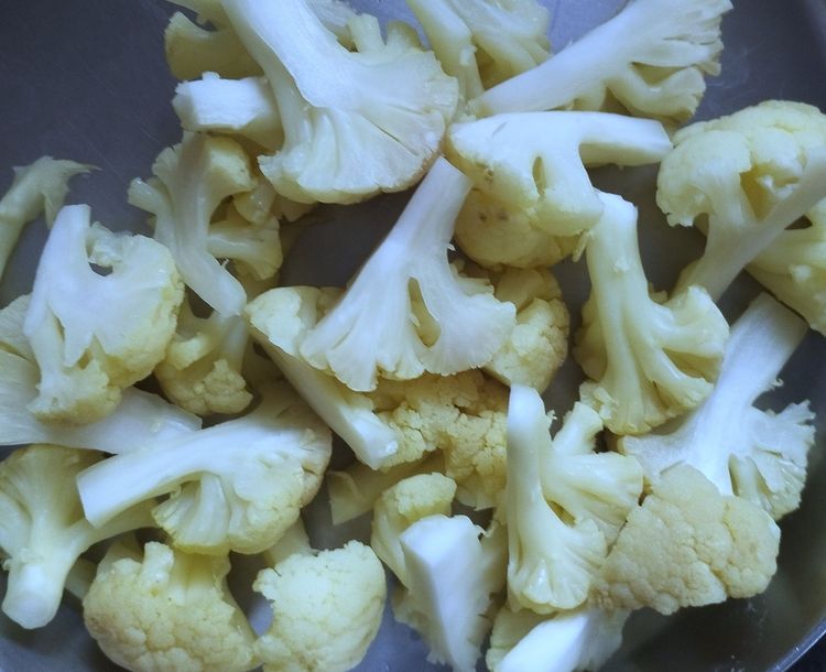 Step 1.2: Cut the cauliflower into small florets