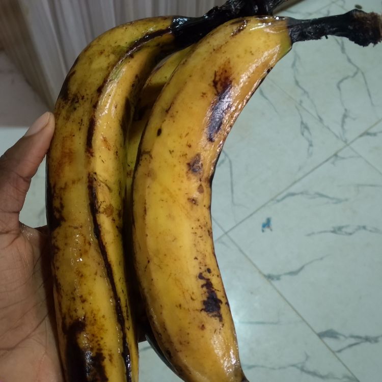 Step 1.1: Peel your ripe plantains
