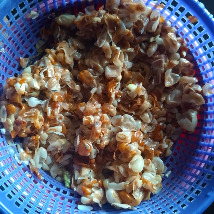 Step 1.1: Swirl all around till the skin floats, then pour off the peels into a clean sieve, or use a sieve to scoop out the peels
