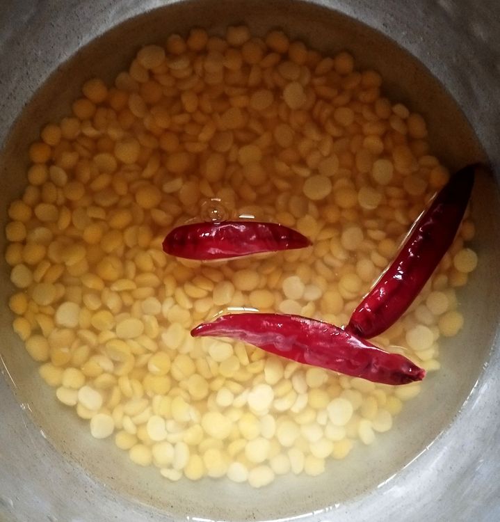 Step 1.1: Soak the lentils along with dried red chilli for 3 hours
