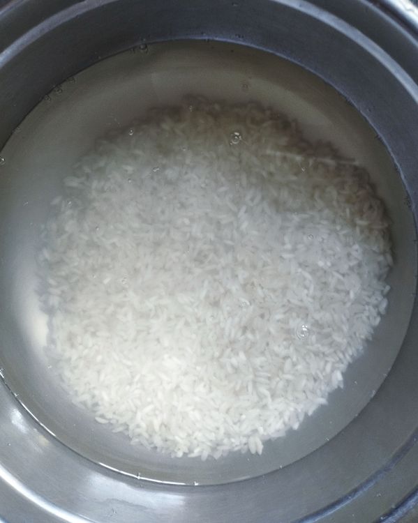Step 1.1: Wash and soak the rice till immersing level for 4 hours