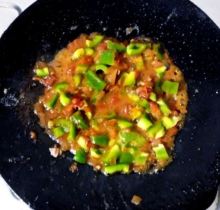 Step 1.1: Add chopped capsicum and sauté for 1 minute