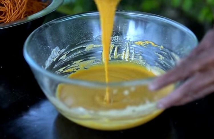 Step 2.1: Make a thin batter using besan, rice flour, a pinch of salt, Kashmiri chilli powder, turmeric powder, asafoetida powder, and water