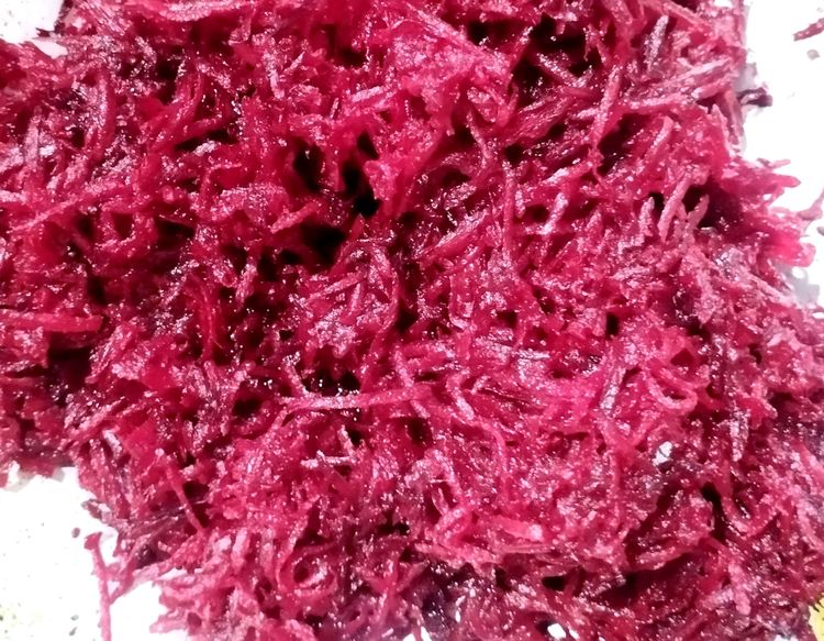 Step 1.1: Peel and grate the beetroot