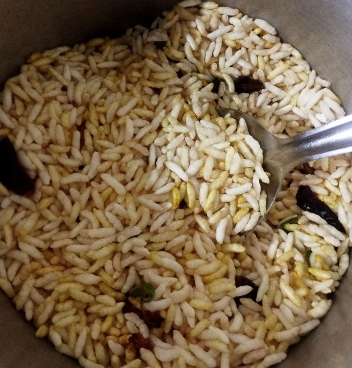 Step 1.1: Mix everything for 1 minute until the puffed rice is crispy and well-coated with the spices