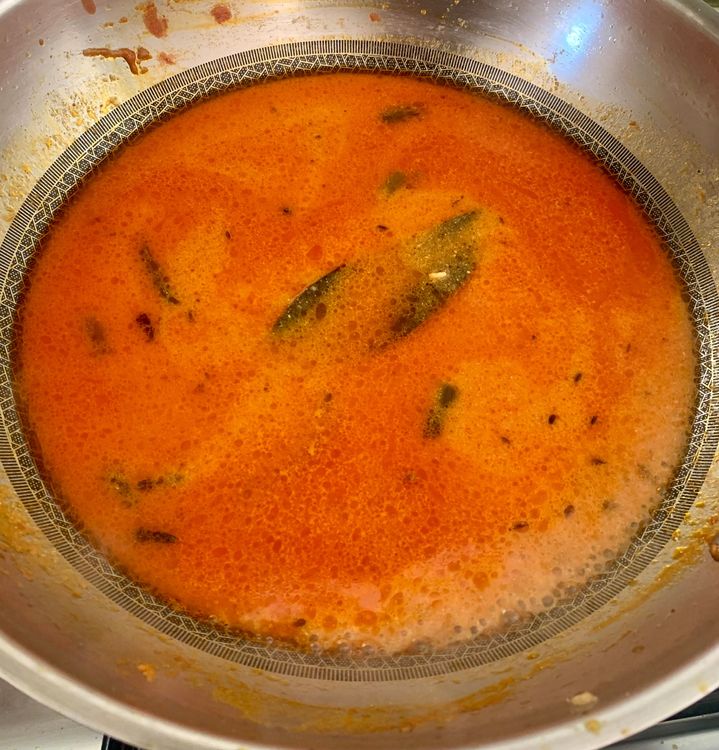 Step 2.1: Pour in the water and bring the curry to a boil