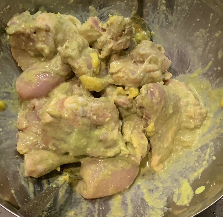 Step 1.2: Add 5-6 tbsp of yogurt-green paste mixture to the marinated chicken, reserving the leftover mixture for later use)