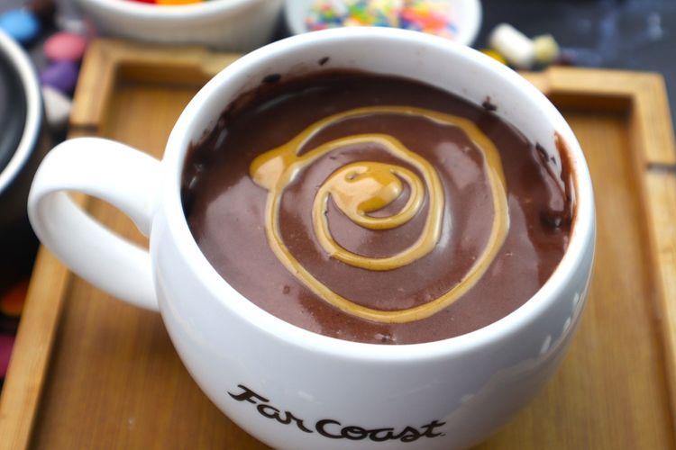 Step 6.1: Add frosting, chocolate chips, a peanut butter drizzle, or whipped cream for extra indulgence