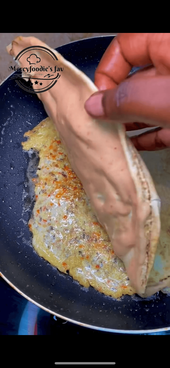 Step 2.3: Flip your egg and place your Sharwama bread ontop, flip it over and allow to toast a little