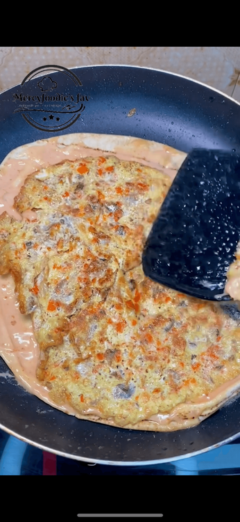 Step 2.4: Flip your egg and place your Sharwama bread ontop, flip it over and allow to toast a little