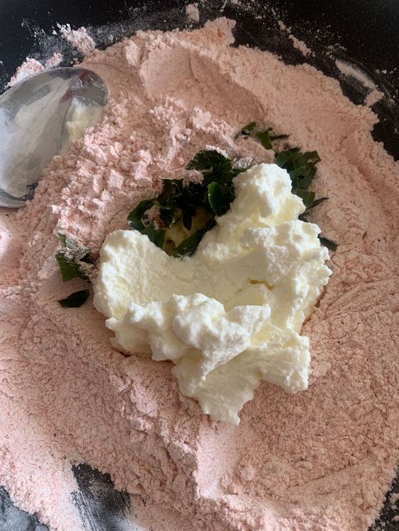Step 2.1: Add the ginger-garlic paste, chopped curry leaves, lemon juice, yogurt and oil