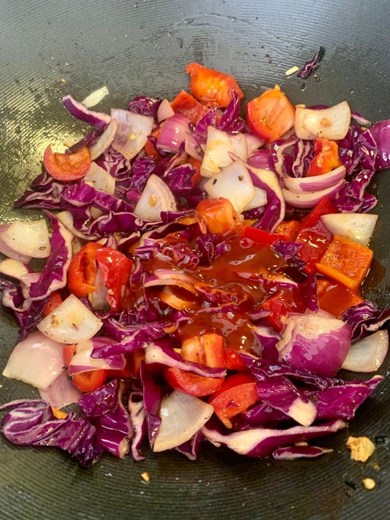 Step 4.1: Add red chilli sauce, tomato sauce, soy sauce, vinegar, salt, and sugar to the vegetables