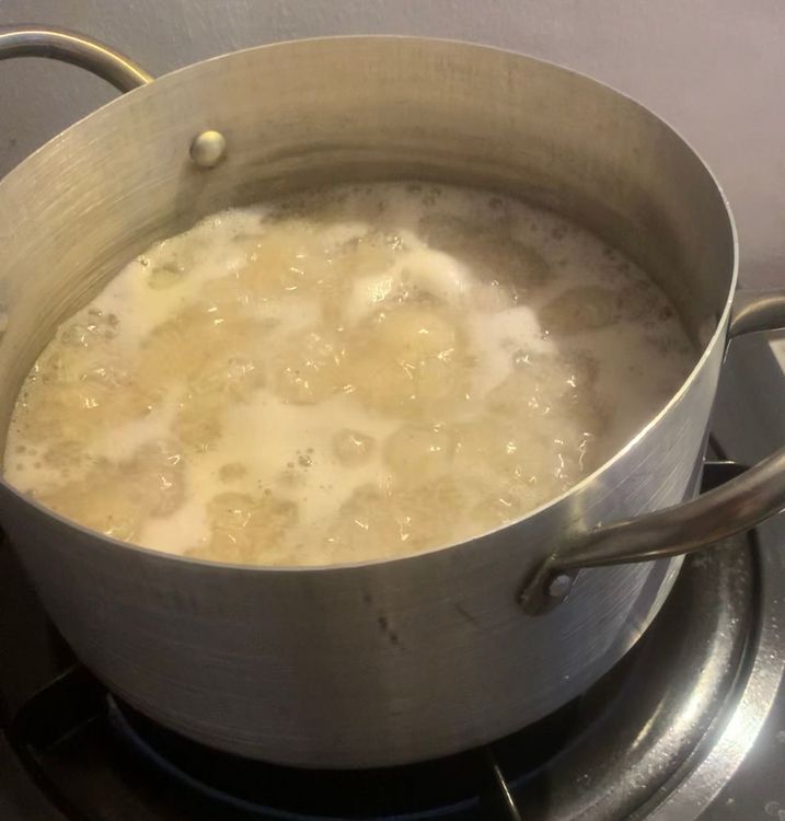 Step 1.1: Pour the washed acha into the boiling water and stir well