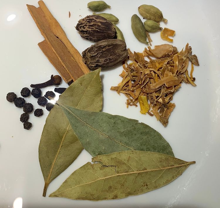 Step 1.1: Reheat the oil over medium to high heat and add green cardamom, black cardamom, black peppercorns, mace, cinnamon sticks, cloves and bay leaves