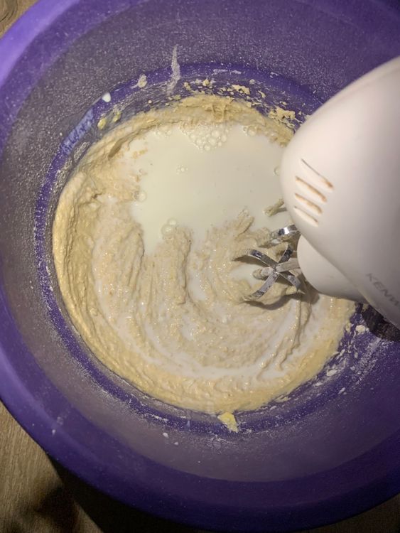 Step 1.1: Pour in the milk and mix thoroughly