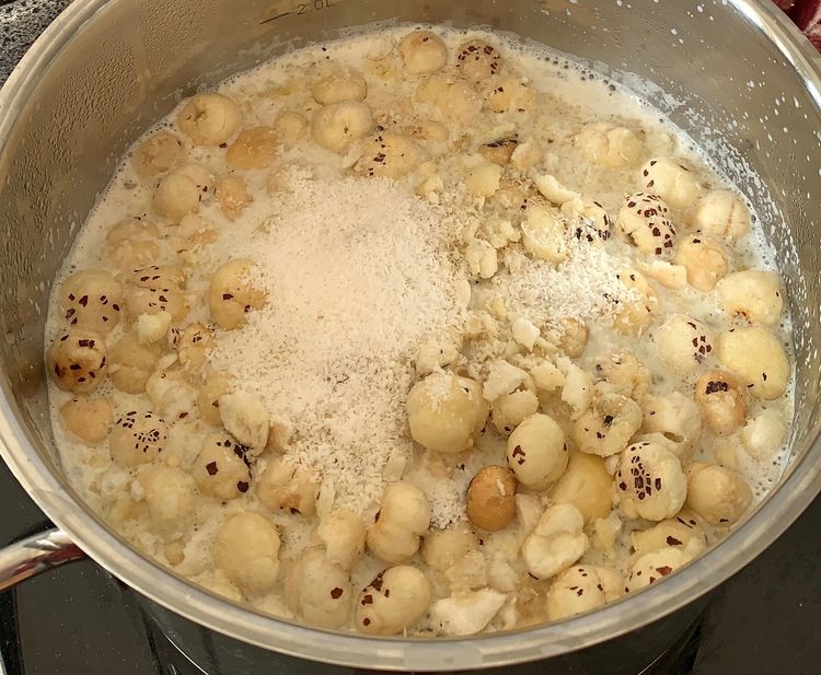 Step 1.1: Add the roasted and ground makhana, and desiccated coconut to the simmering milk