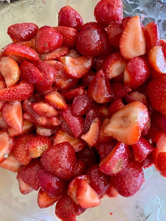 Step 2.2: In a large bowl, mix the strawberries with cornflour, brown sugar, lemon juice, and vanilla essence