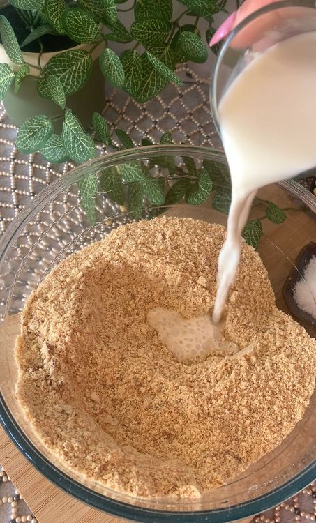Step 1.1: Gradually pour milk into the blended mixture