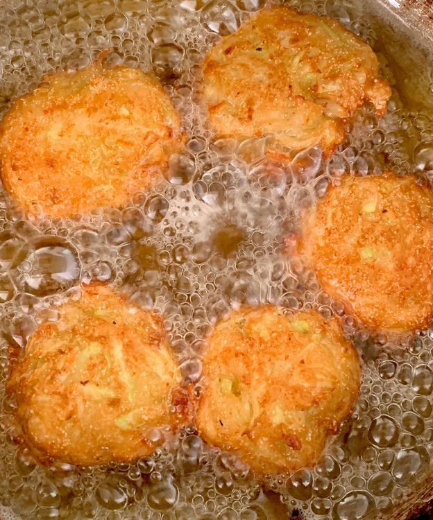Step 1.2: Fry the koftas in hot oil until they turn golden brown