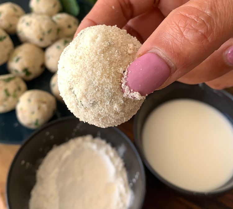 Step 1.1: Roll each chicken ball in the dry cornflour powder first, then dip it into the slurry, and finally coat them by rolling them in the suji (semolina)