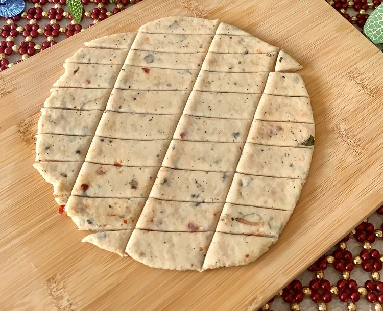 Step 1.2: Use a pizza cutter or a knife to draw lines 1 inch apart from each other, and cut them into your preferred shapes (squares, diamonds, or strips)