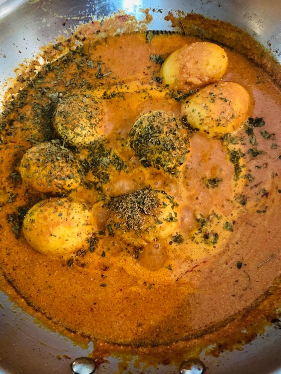 Step 3.1: Gently add the fried eggs and crushed Kasuri methi to the gravy