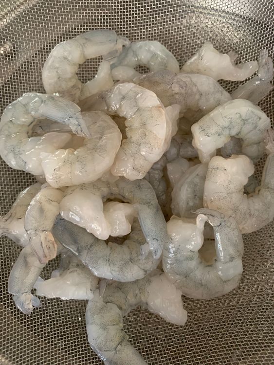 Step 1.1: Rinse the prawns and allow them to drain in a strainer