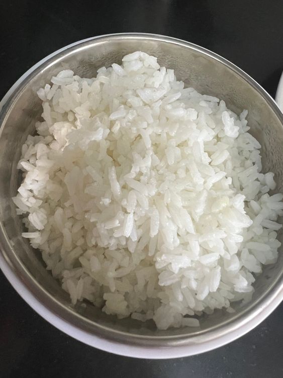 Step 1.1: Prepare one day prior boiled rice along with your choice of vegetables