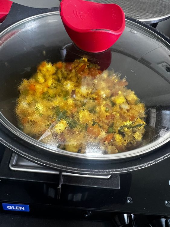Step 2.2: Cover the lid and let it cook on simmer for 5 minutes