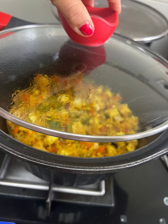 Step 2.1: Cover the lid and let it cook on simmer for 5 minutes