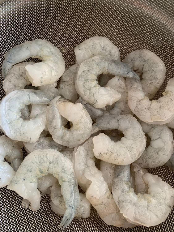 Step 1.1: Rinse the prawns and allow them to drain in a strainer
