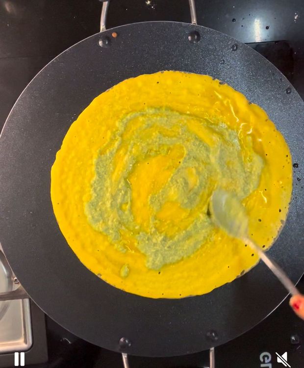 Step 2.1: Apply some drops of ghee along with your favourite chutney