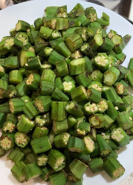 Step 1.2: Add the okra and stir-fry them for 8-10 minutes until slightly golden